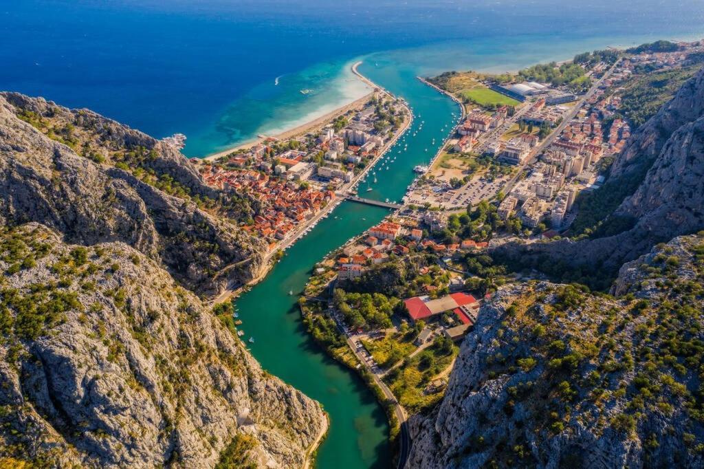 Azure Apartments By The Sea Near City Omiš Exteriér fotografie